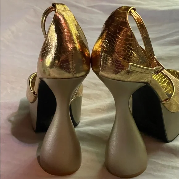 GOLD PLATFORM MULE US 9 woman’s ⛄️ - Picture 9 of 12